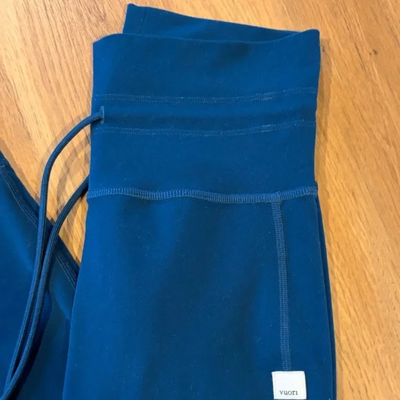 Vuori Daily Leggings - Picture 2 of 2
